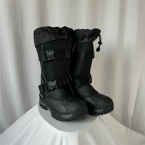 Baffin impact winter boots men’s size 8. New with box.
